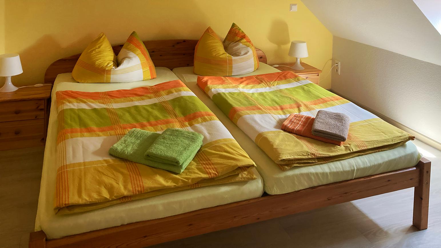 Schlafzimmer der kleinen Ferienwohnung (Dachgeschoss)